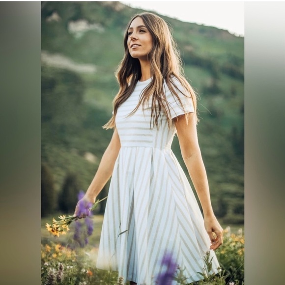 Piper and Scoot Festival Dress in Oatmeal -
a boho classic! size: L - Picture 1 of 12